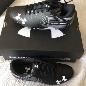 Kids football cleats